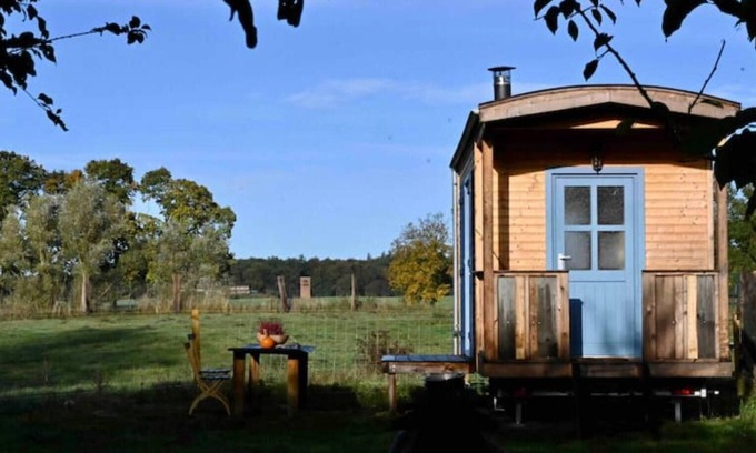 Dargun Cabin | Cozy Schäferwagen with Fireplace for Year-Round Comfort