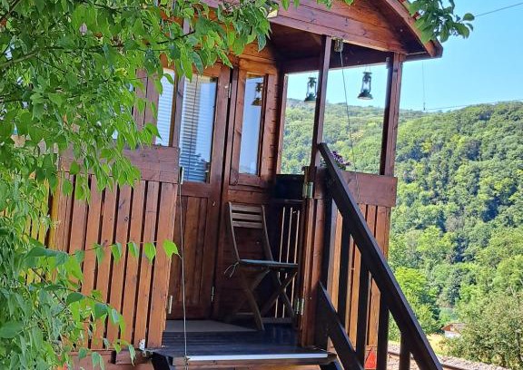 Rumikon Apartment | Cozy Tiny House with Rheinblick: Pet Friendly Retreat