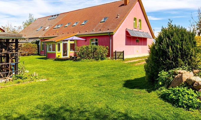 Altentreptow Apartment | Cozy Holiday Home with Beautiful Garden, Child-Friendly Amenities