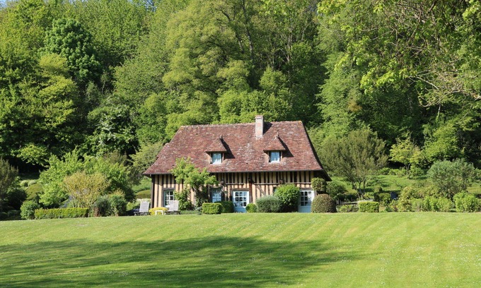 Saint-Hymer House | Idyllic Auge House with Pool Nestled in Scenic Park