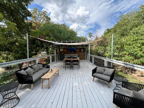 Austin House | Authentic Austin Pad with Roof-top Deck Bar
