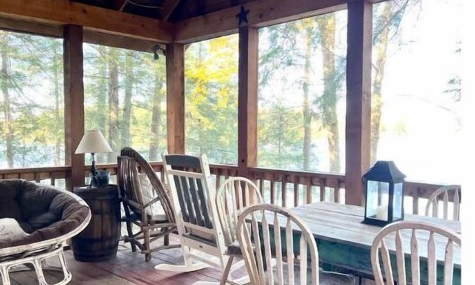 Presque Isle House | Cozy Cabin Getaway at Annabelle Lake for Families