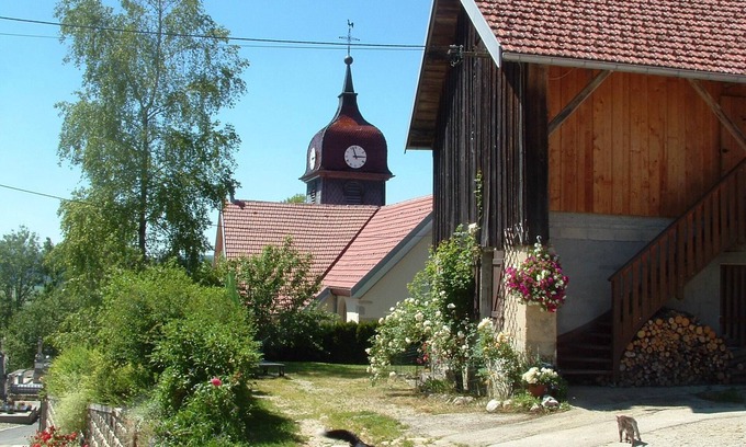 Montperreux Apartment | Experience Authentic Comtoise Farm with Lake Views
