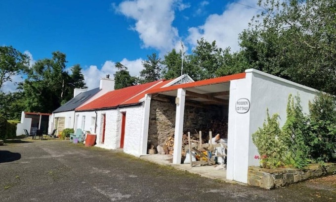Termon Cottage | Charming Rustic Cottage Retreat with Pool & Spa - 9.8 Rated