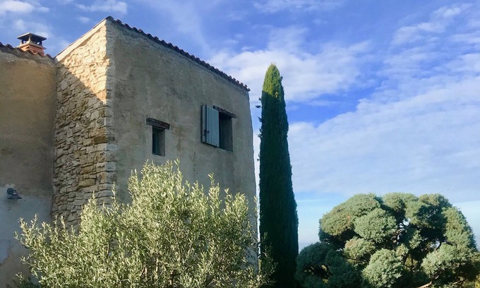 Viens House | Experience Authentic House with Pool and Pet-Friendly Amenities