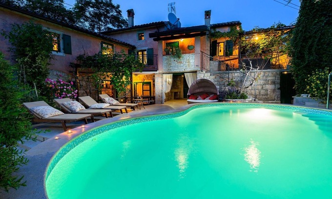 Debeljuhi Villa | Discover Villa Albazora: Pet-Friendly Retreat in Istria