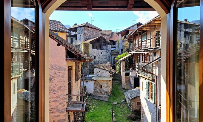 Madonna del Sasso Villa | Authentic house, with large sunny garden - Casa Artò