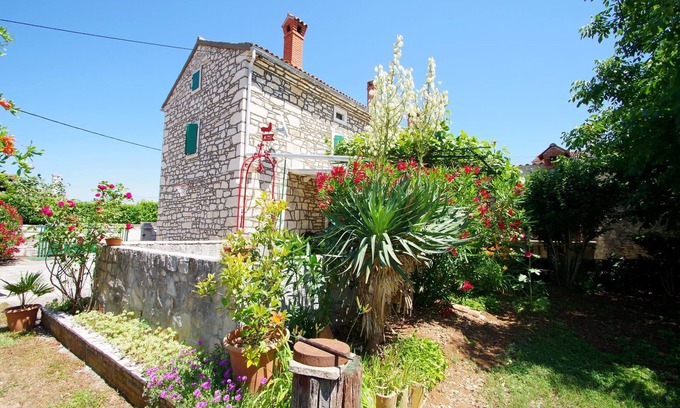 Rakalj House | Enchanting Istrian House with Pool and Garden Retreat