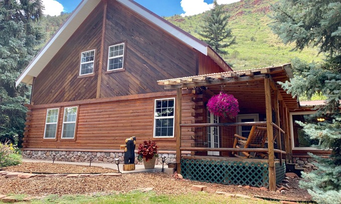 Glenwood Springs House | Private Colorado Cabin near Roaring Fork River Awaits