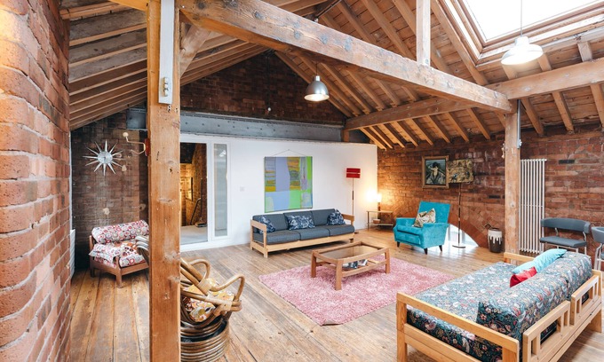 RopeWalks Apartment | Stylish Loft Penthouse with Kitchen & 9.4/10 Rating