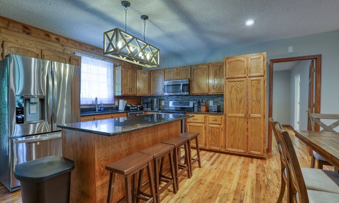 Alexander Cabin | Rustic Log Cabin with Hot Tub & Mountain Views - 9.8 Rated
