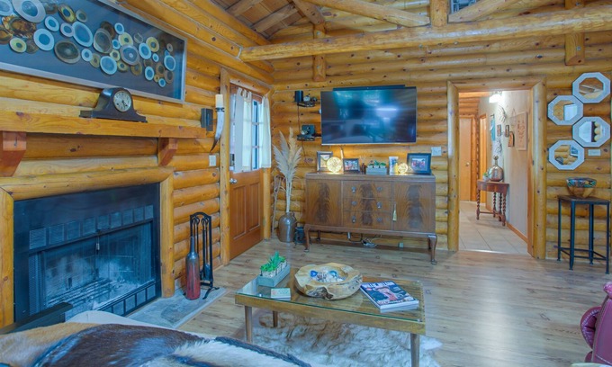 Enchanted Oaks Cabin | Cozy Log Cabin on Cedar Creek Lake with Breathtaking Views