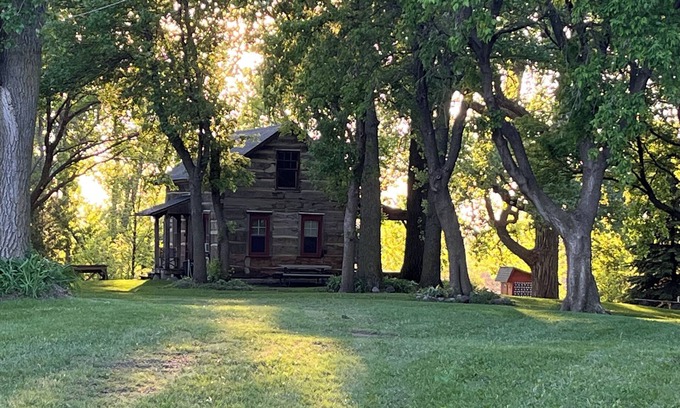 Judson Cabin | Guest Rated 10/10: Authentic Log Cabin – The Den Awaits