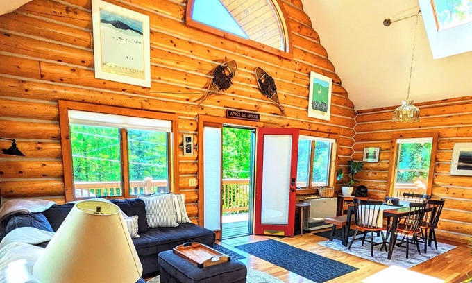 Warren Ski Chalet | Cozy Log Home in Warren: Steps from Lake & Ski Adventure