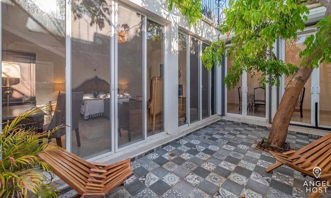 Zona Paseo Montejo Apartment | Authentic Mérida a Block from Montejo, Fast Wi-FI