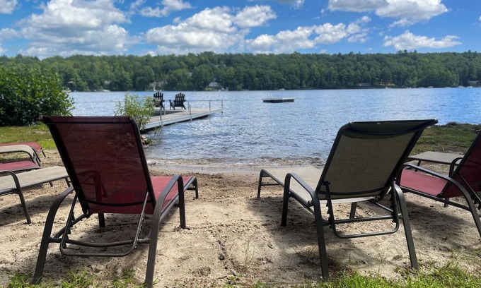 Raymond Cabin | Experience Authentic 4 BR Log Cabin on Little Sebago Beach