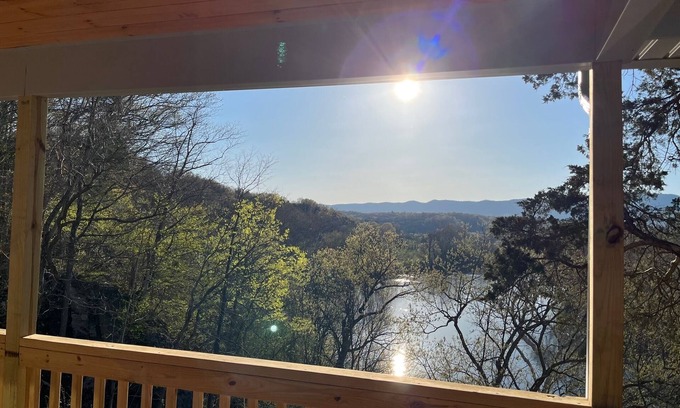 Front Royal Cabin | Cozy Mountain Log Cabin Overlooking the Shenandoah River