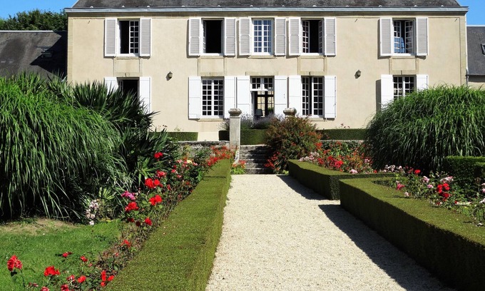 Longues-sur-Mer House | Authentic Normandy Manor between Bayeux & the D-Day beaches