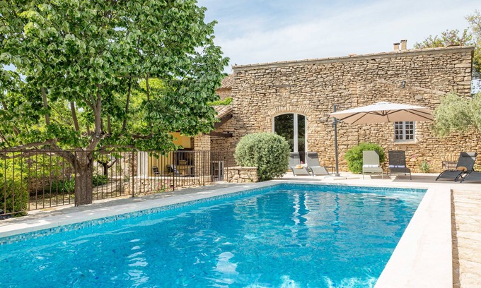 Cabrieres-d'Avignon House | Charming Provencal Farmhouse with Pool in Beautiful Provence