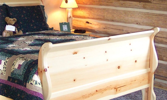 Grantsdale Cabin | Cozy Log Cabin Retreat with Hot Tub & Spectacular Views