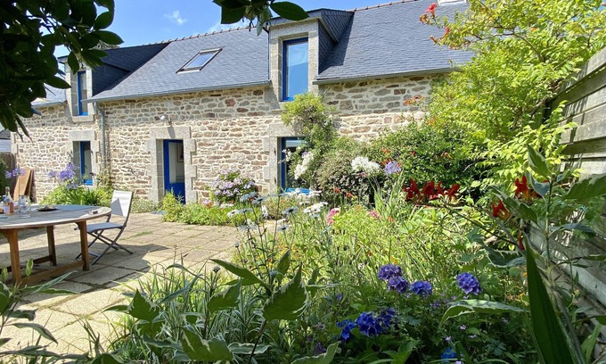 Tregunc Cottage | Inviting Stone Penty Steps from Beach with Spa & Breakfast