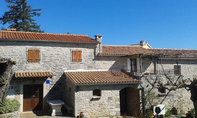 Zrenj House | Stunning Istrian House with Breakfast and Family Amenities