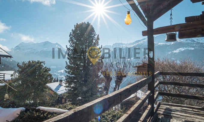 St. Luc Ski Chalet | Authentique chalet valaisan en madrier de mélèze sur deux étages pour 7 personnes, récemment rénové.