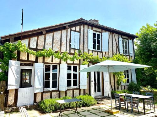 Lue Villa | Historic 19th Century Villa with Pool & Ocean Views