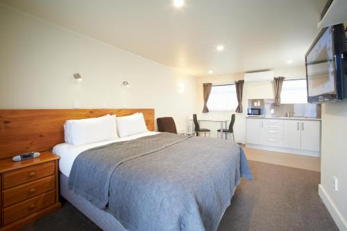 Hamilton North Hotel | Comfortable Stays at Auto Lodge Motel - 4-Star Experience