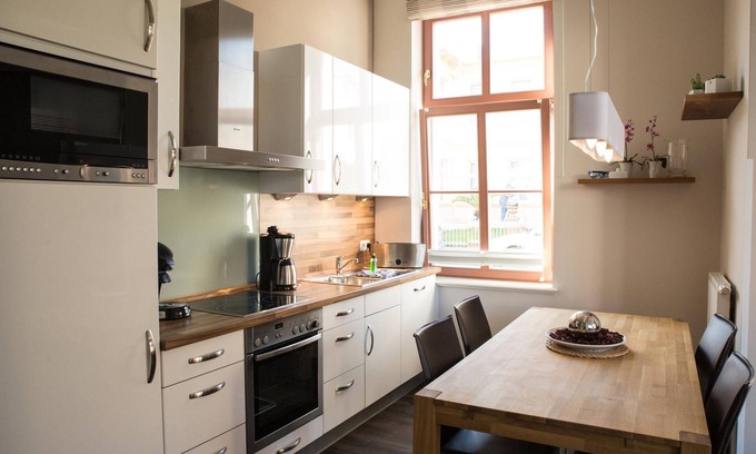 Ahlbeck Apartment | Unforgettable Oceanfront Stay at Autorenhaus Apartment 1