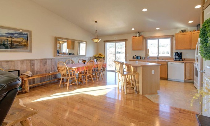 Raymond Apartment | Explore Autumn Acres on Coast: Adventure Awaits You!