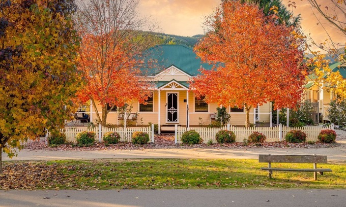 Bright Cottage | Mountain View Cottage 3 - Guest Rated Perfect at 10/10