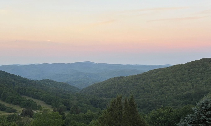 Seven Devils Ski Chalet | Cool Off in the High Country: Pet-Friendly Retreat Awaits