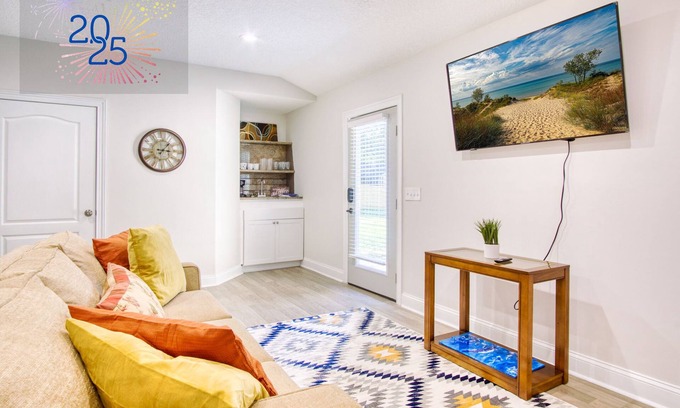 San Jose House | Comfortable Studio King with Pet-Friendly Amenities in San Jose