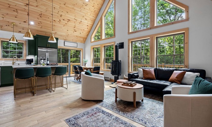Brownfield Cabin | Autumn Escape - 4BR/2BA Cabin 15min to Conway Fire Pit Leaf-Peeping Ready