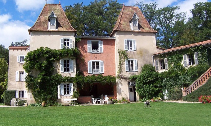 Escoutoux House | Explore Auvergne's Character House with Pool & Breakfast