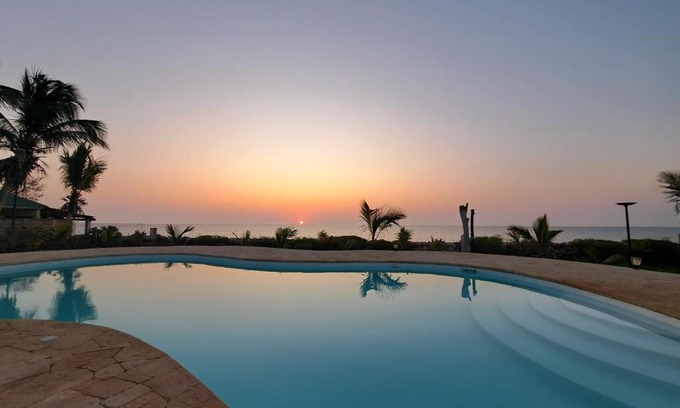 Toliara Hotel | Discover Aux 2 Métis: Oceanfront Retreat with Pool