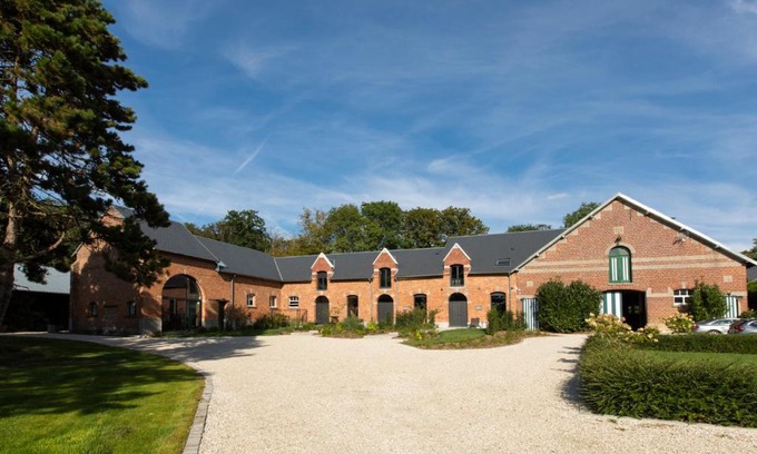 Walincourt-Selvigny Villa | Exceptional Stay at Aux Bois Dorés: Pet Friendly & Oceanfront