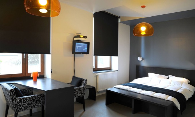 Engis Cottage | Relaxing Retreat at Aux Forges: Garden View & Breakfast