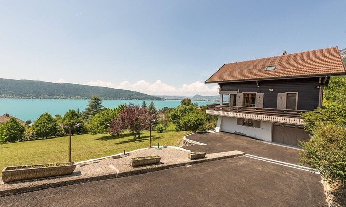 Veyrier-du-Lac Ski Chalet | Aux Grillons - Breathtaking Lake Views Await Your Stay