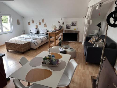 Verdun Apartment | Family-Friendly Stays at Aux Lofts de VERDUN - Rated 8.8