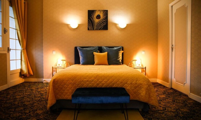 Valencay Bed & Breakfast | Explore Comfort at Aux Portes du Château - Rated 9.3/10