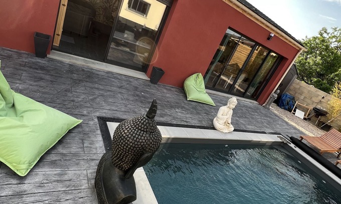 Hermes Bed & Breakfast | Relax at Aux Sources de Bali with Inviting Spa Amenities