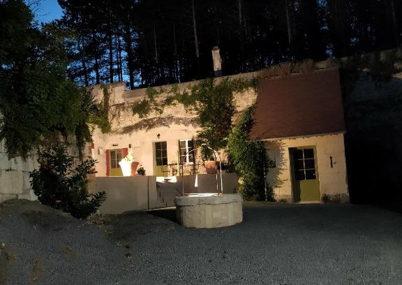 Loches Bed & Breakfast | Oceanfront Relaxation at Aux Trois Tilleuls - Guest Rated 8.4