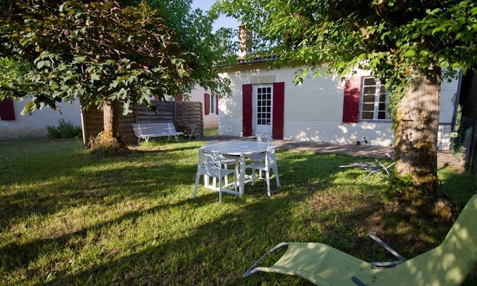 Noaillan House | Pet-Friendly Escape at Aux Tuileries, Maison de Campagne