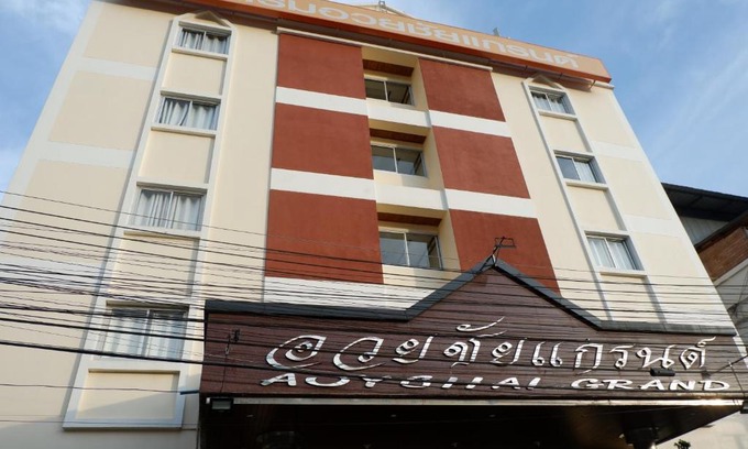 Lang Suan Hotel | Discover Auychai Grand Hotel with Family-Friendly Amenities
