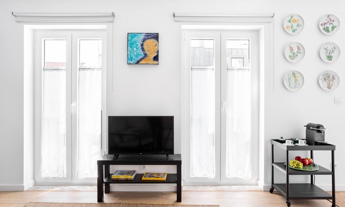 Lisbon Old Town Apartment | Bright Getaway on Av. Liberdade with Ocean Views & Spa