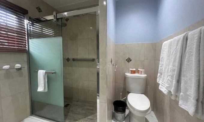 Saint Andrew House | Ava’s Luxury Suite 2BR 1BA