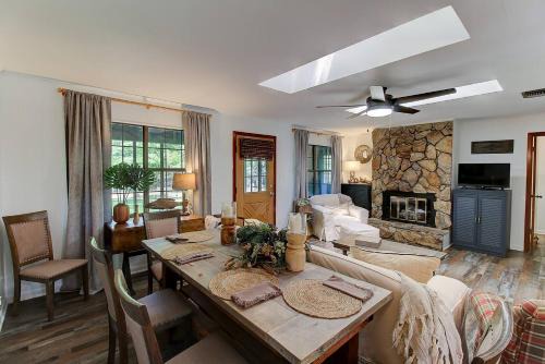 Shreveport House | Avail This Weekend, Lakefront, Kayaks, Fenced