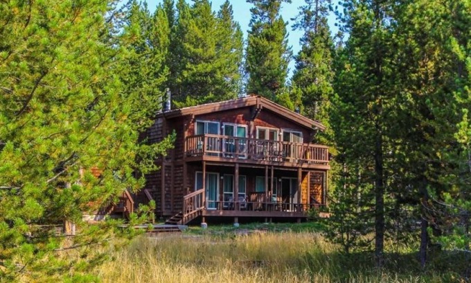 Island Park Condo | Summer Getaway: Relax with Pool, Spa & Hot Tub Access